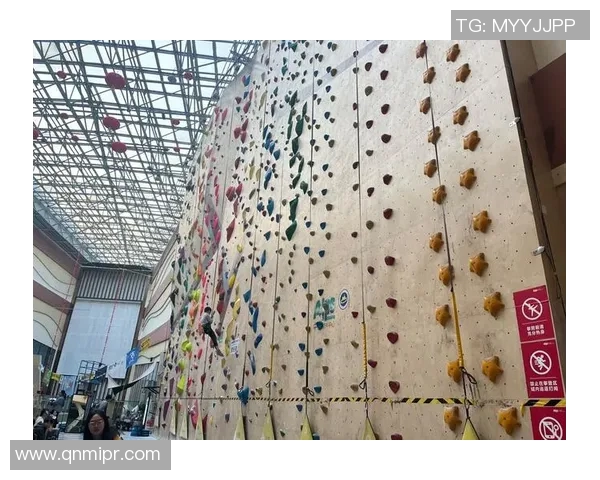 攀岩之巅:深入杭州攀岩队的灵活性与训练秘诀探讨 攀岩之巅:深入杭州攀岩队的灵活性与训练秘诀探讨