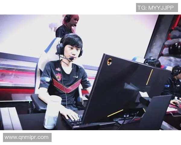 独家深度解析FPX战队在比赛中的耐力表现与对手的差异