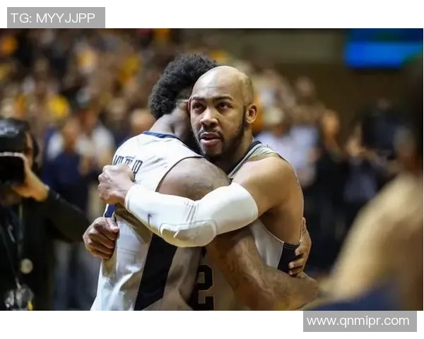 重庆篮球队成长之路:从默默无闻到辉煌成就的纪实故事 重庆篮球队成长之路:从默默无闻到辉煌成就的纪实故事