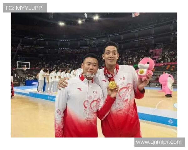 贺希宁：从青涩少年到篮球场上的璀璨明星之路